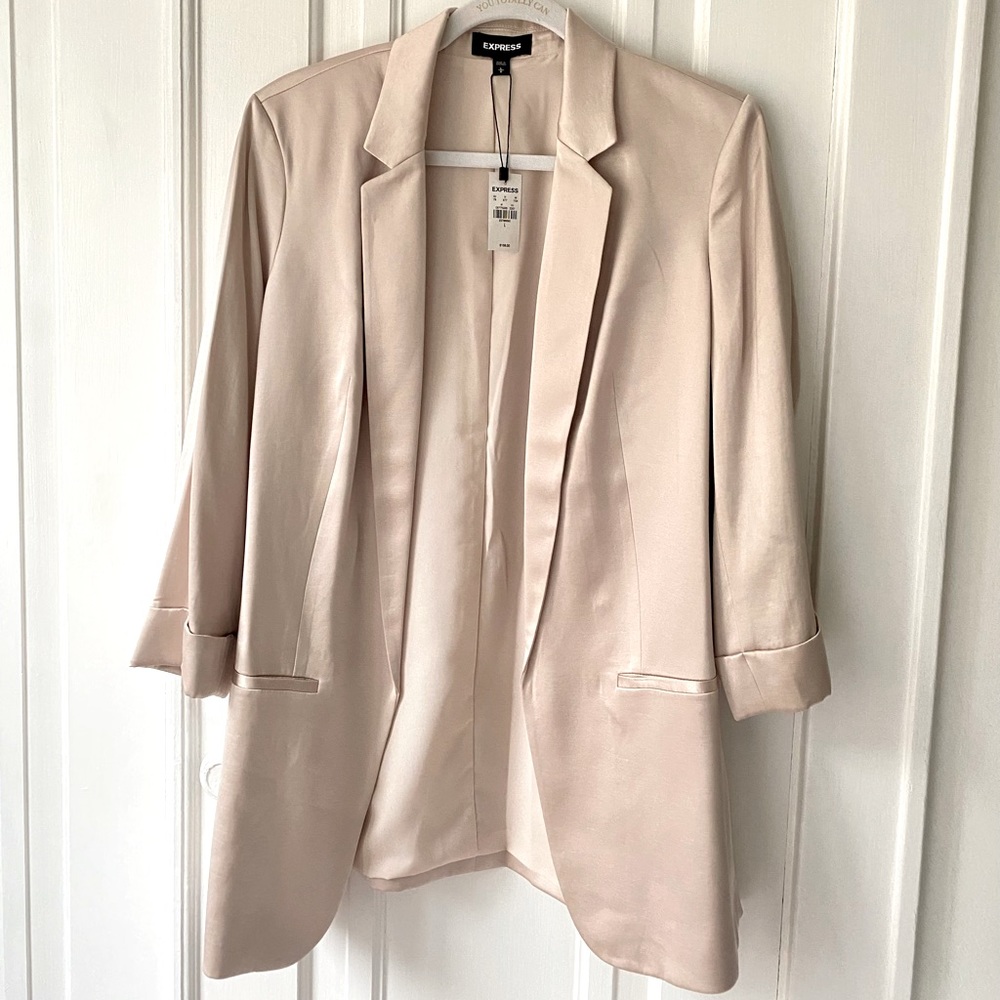 Brand new, sophisticated blazer with a sheen!